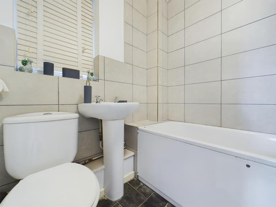 Fabulous Quiet Chelmsford Apartment - Free Parking Exterior photo